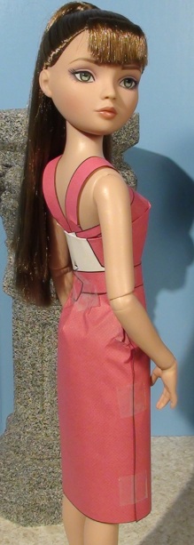 Ellowyne modeling straight skirt